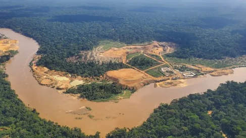 Mining at Muchacha, Democratic Republic of Congo, along the Ituri River. Credit: WCS/ICCN