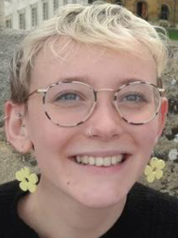  Beth Molloy
